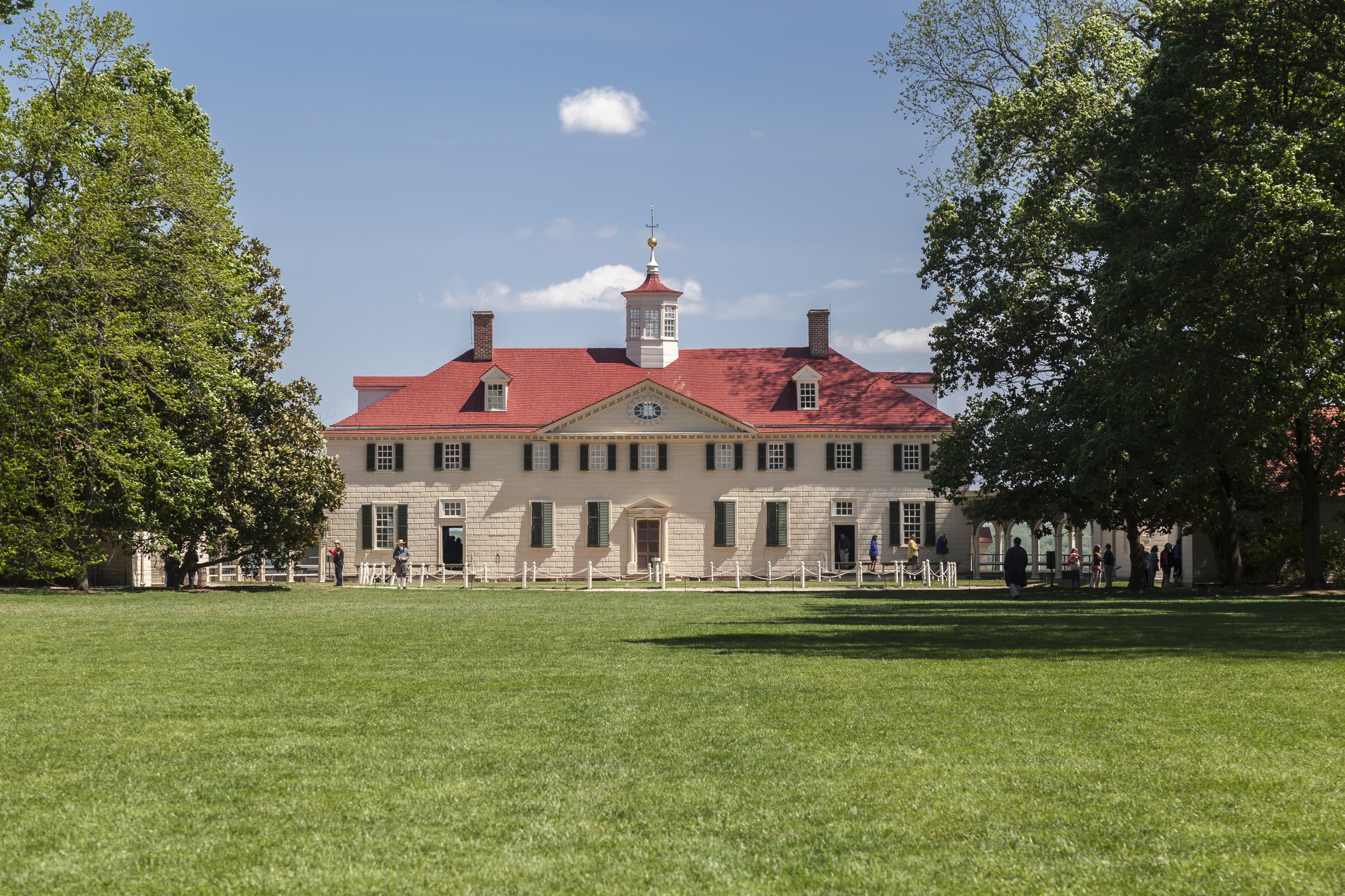 Lawn in front of Washington's mount vernon home