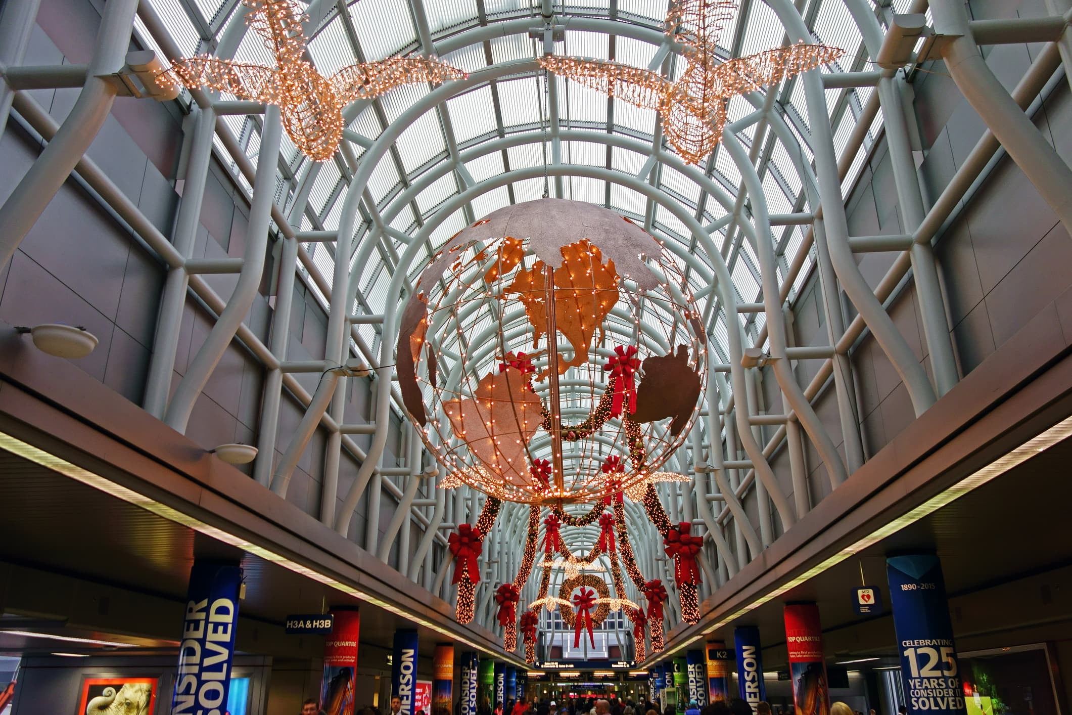 O'Hare Airport Christmas Decorations