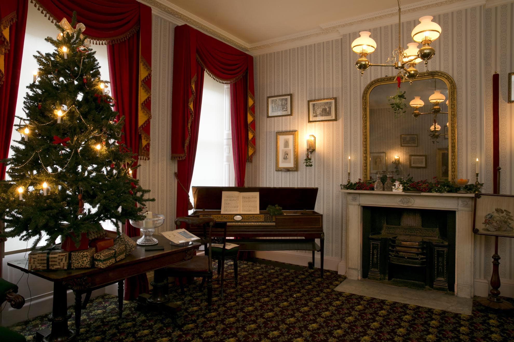 Christmas Drawing Room at 48 Doughty Street
