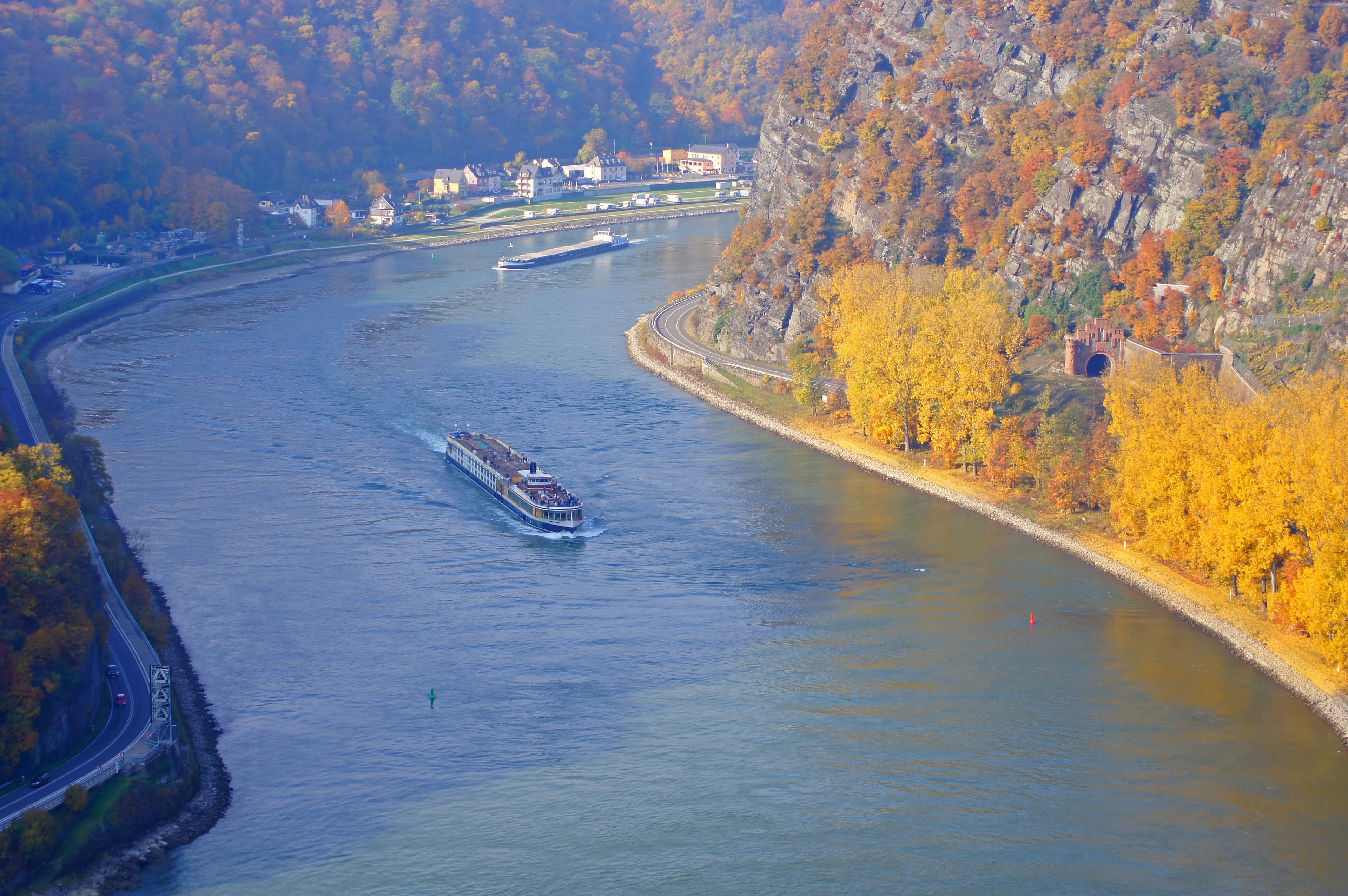 Must-Do_Trips_Rhine_river_cruise_autumn