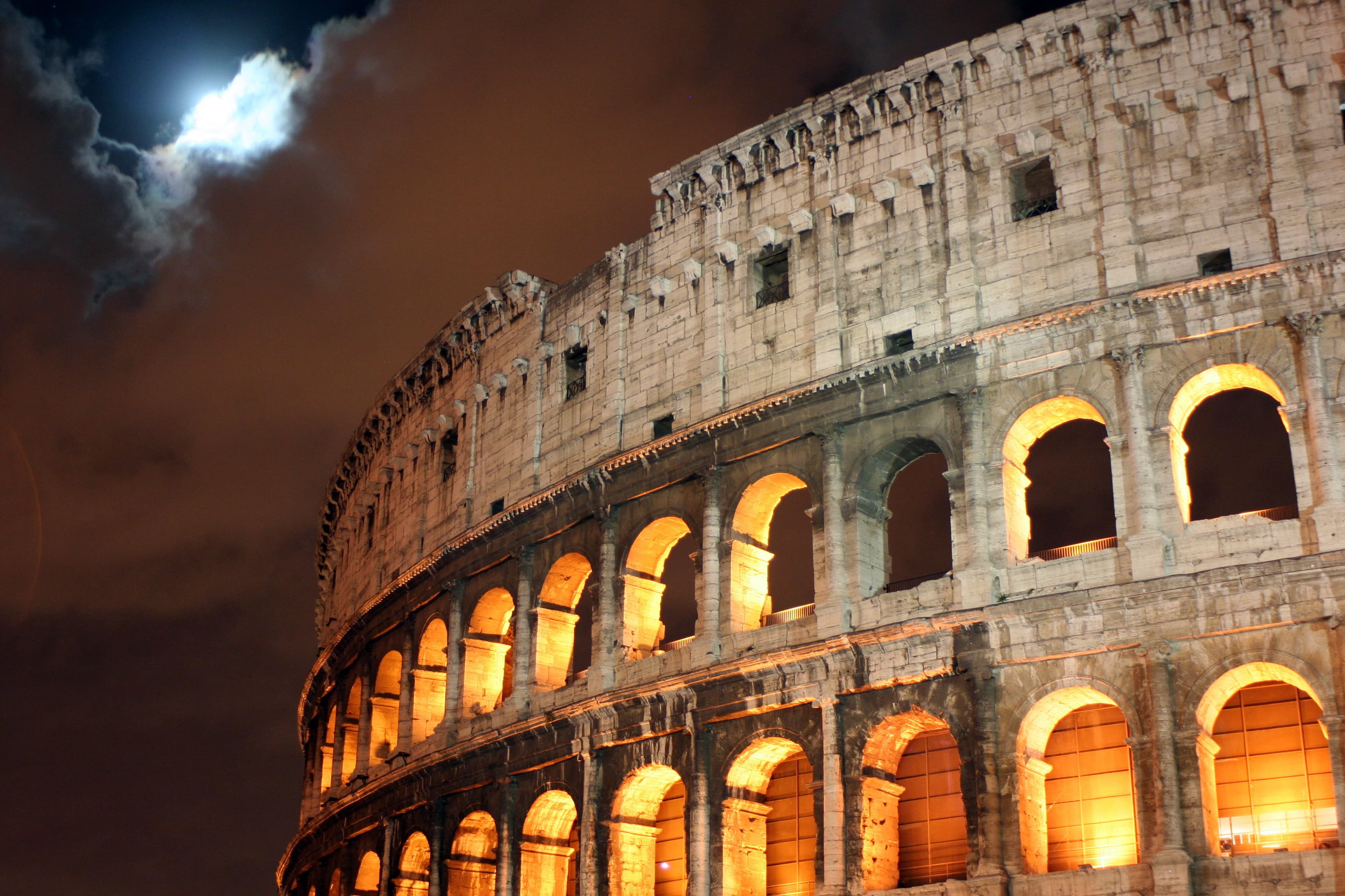 roman-colosseum-at-night
